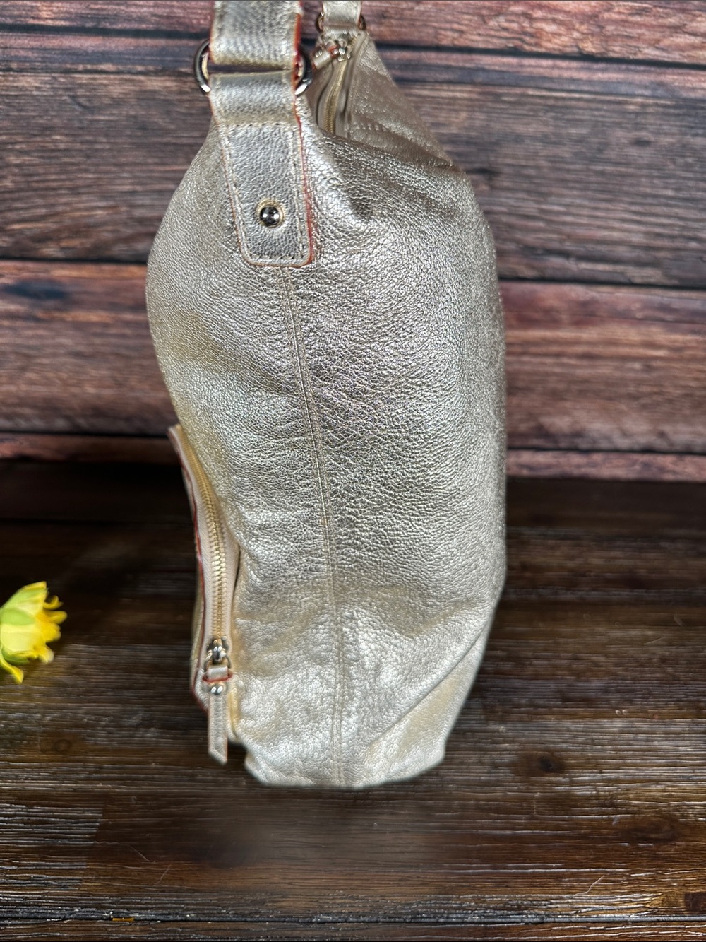 Kate spade Gold Metallic Leather Shoulder bag! - Picture 3 of 8